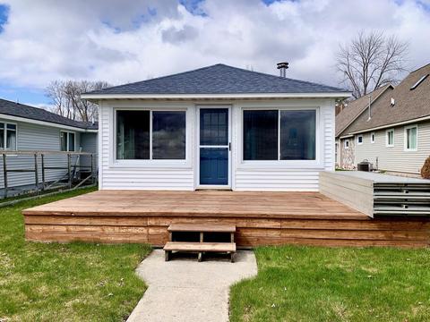 7827 E Houghton Lake Dr, Houghton Lake, MI 48629