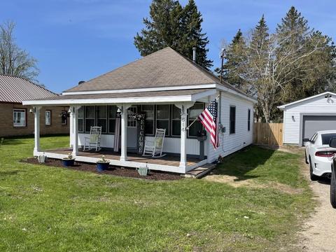 614 S Center Avenue Gaylord Mi 49735 Ave, Gaylord, MI 49735