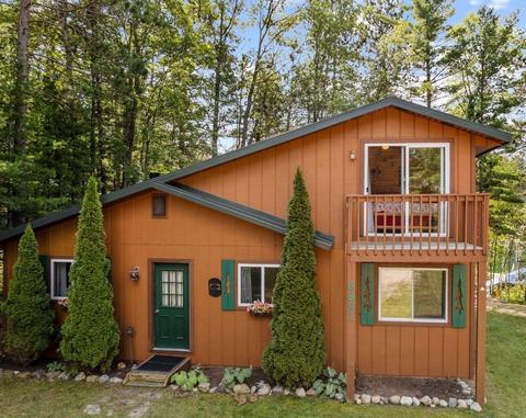 6891 Beach Rd, Johannesburg, MI 49751