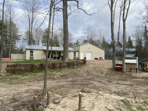 1449 N Roscommon Rd, Roscommon, MI 48653