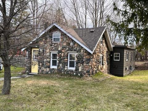 1214 Mackinaw Ave, Cheboygan, MI 49721