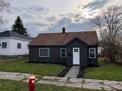 226 N Ball St, Cheboygan, MI 49721