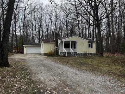 105 Black Squirrel Ct, Roscommon, MI 48653