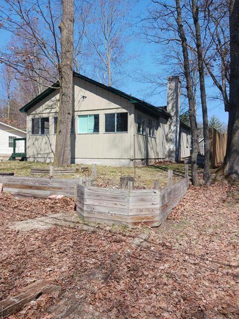 7710 W White Birch Ave, Lake City, MI 49651