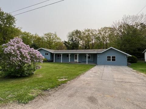 201 Roberts Rd, Houghton Lake, MI 48629