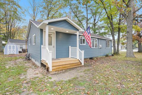 1613 E Houghton Lake Dr, Houghton Lake, MI 48629
