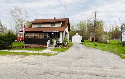 527 Duncan Avenue Cheboygan Mi 49721 Ave, Cheboygan, MI 49721 photo 2