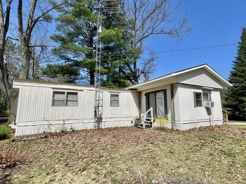 2905 Buttles Rd, Lewiston, MI 49756