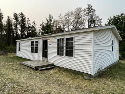 4090 Sunset Dr, Lewiston, MI 49756