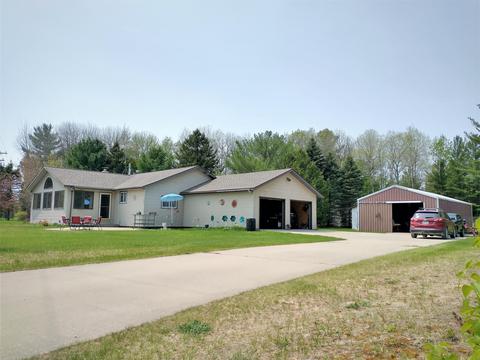 2980 Kitchen Road Cheboygan Mi 49721 Rd, Cheboygan, MI 49721