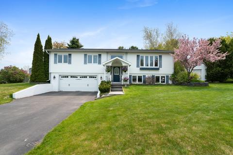 305 Hill Crest Dr, Petoskey, MI 49770