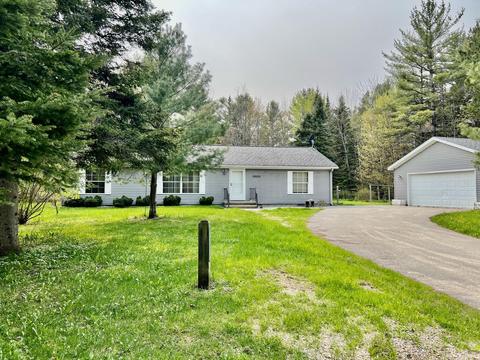 18600 Timberdoodle Ln, Cheboygan, MI 49721