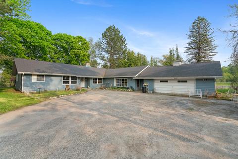 5971 Onaway Rd, Indian River, MI 49749