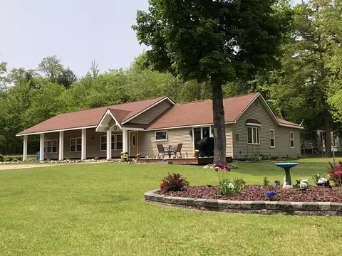 10347 Wheeling Road Carp Lake Mi 49718 Rd, Carp Lake, MI 49718