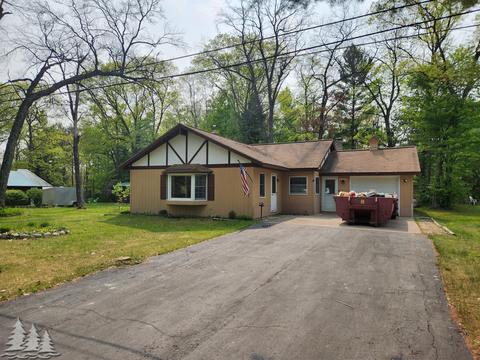 3370 Alexander St, Lewiston, MI 49756