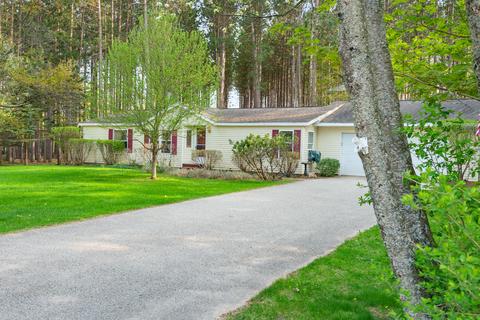 1921 Kelly Lynn Trl, Cheboygan, MI 49721