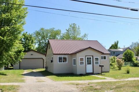 304 Peninsular Avenue Grayling Mi 49738 Ave, Grayling, MI 49738