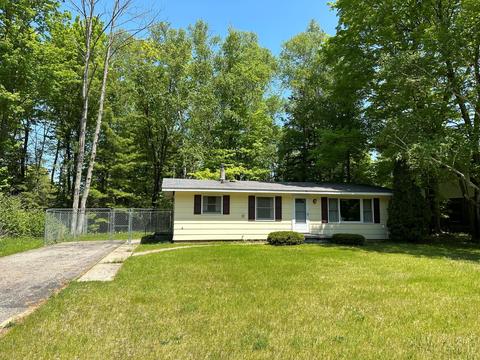 812 Pond Street Mackinaw City Mi 49701 St, Mackinaw City, MI 49701