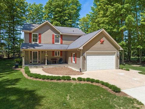 2427 Manitou Trl, Harbor Springs, MI 49740