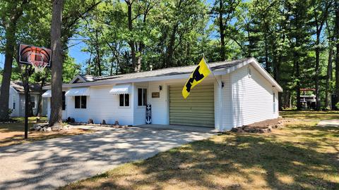 132 Maple Bluffs Avenue Prudenville Mi 48651 Ave, Prudenville, MI 48651