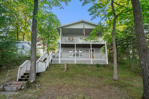 6409 Honey Ln, Johannesburg, MI 49751