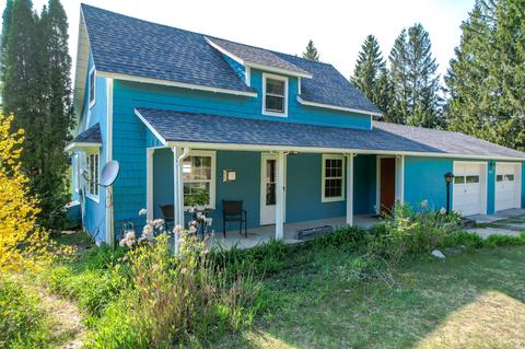 7574 Hedrick Rd, Harbor Springs, MI 49740