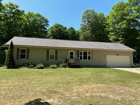 1106 Beacon Square Ln, Gaylord, MI 49735
