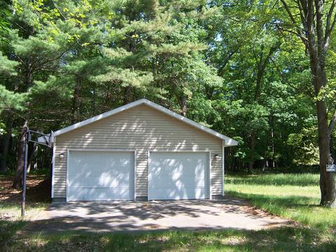 109 Trescott Ln, Houghton Lake, MI 48629