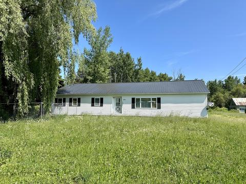 1592 E Levering Rd, Cheboygan, MI 49721
