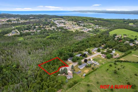 370 Little Cedar Dr, Petoskey, MI 49770