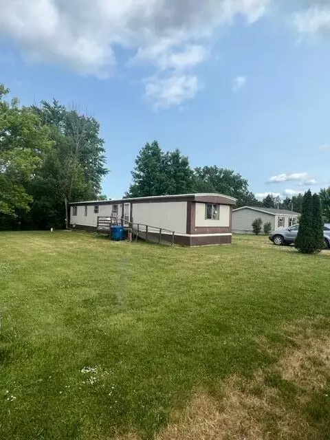 201 S Loxley Rd, Houghton Lake, MI 48629