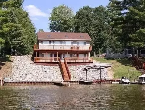 3909 W Branch Dr, Gladwin, MI 48624
