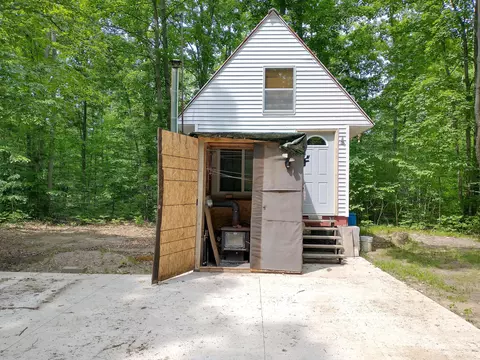 N Sunshine Trail, Vanderbilt, MI 49795 photo 24