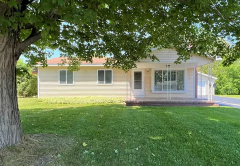 738 S Cuyler St, Cheboygan, MI 49721