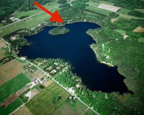 4445 Island View Drive Gaylord Mi 49735 Dr #( 18), Gaylord, MI 49735