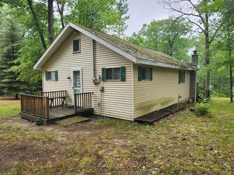 6583 Beach Rd, Johannesburg, MI 49751