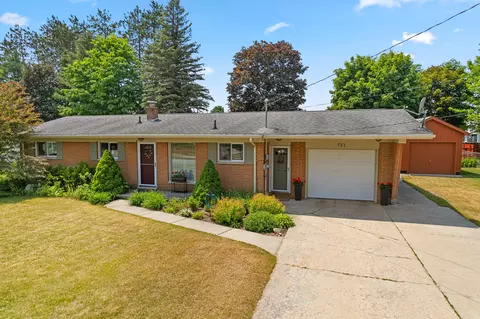 721 N Ohio Ave, Gaylord, MI 49735