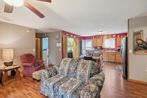 910 W Martin St, Gladwin, MI 48624 photo 3