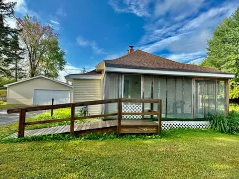 359 North St, Cheboygan, MI 49721