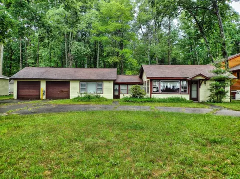 123 Lakeshore Dr, Roscommon, MI 48653