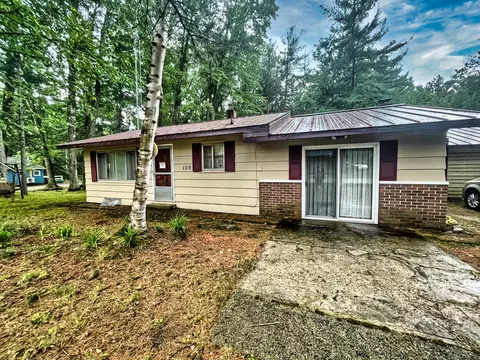 109 New York Blvd, Roscommon, MI 48653