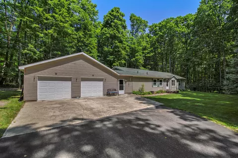 3088 Timber Trail Gaylord Mi 49735 Trl, Gaylord, MI 49735