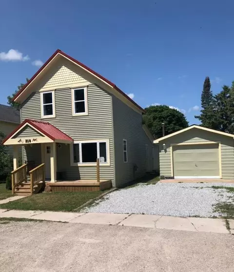 210 S D St, Cheboygan, MI 49721