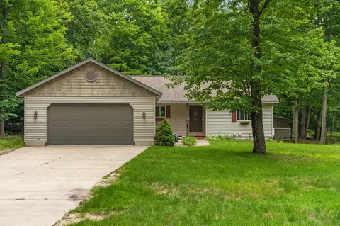 6807 Dogwood Ct, Gaylord, MI 49735