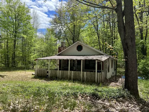 7122 Amoco Rd, Gaylord, MI 49735