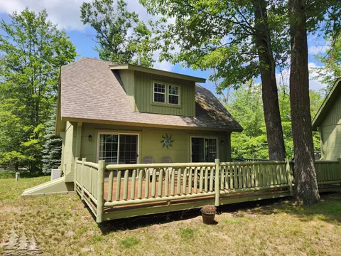 858 Golf Cottage Dr, Lewiston, MI 49756