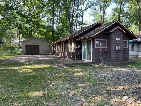 329 Akron St, Roscommon, MI 48653