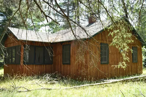 1413 N Black River Rd, Cheboygan, MI 49721