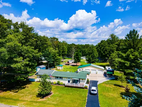 212 Leisure Dr, Houghton Lake, MI 48629