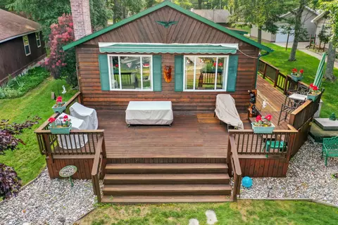 219 Aspenwood Dr, Prudenville, MI 48651